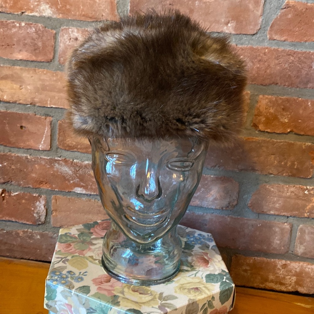Excellent condition, vintage fur hat. Made in Montreal.
